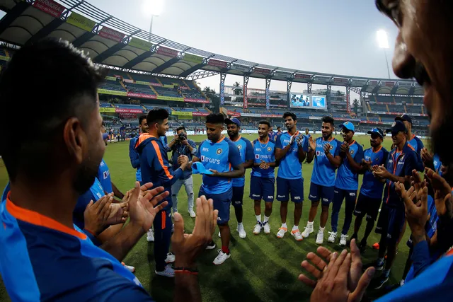 ପ୍ରଥମ ଟି-୨୦ : ଟସ ଜିତି ବୋଲିଂ ନିଷ୍ପତ୍ତି ନେଲା ଶ୍ରୀଲଙ୍କା