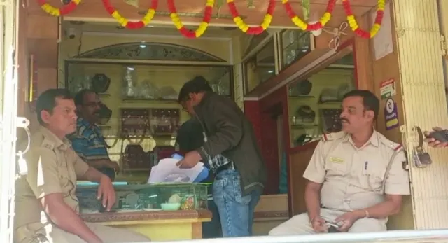 ସୁନା ଦୋକାନରେ ଚଢ଼ାଉ