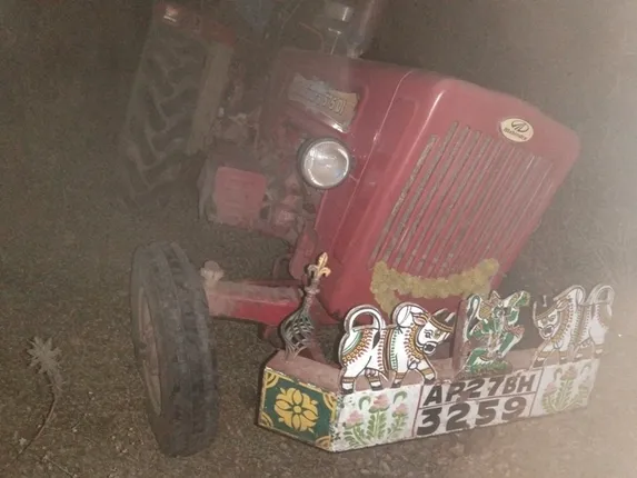 ଓଲଟିଲା ଟ୍ରାକ୍ଟର; ୨ ମହିଳା ଓ ଜଣେ ଶିଶୁ ଗୁରୁତର, ଡାକ୍ତରଖାନାରେ ଭର୍ତ୍ତି