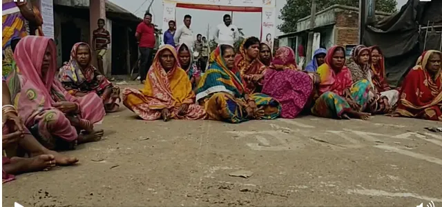 ନୂଆବର୍ଷ ଅଭିନନ୍ଦନ ଲେଖାକୁ ନେଇ ଦୁଇ ଗାଁ ମଧ୍ୟରେ ଗଣ୍ଡଗୋଳ, ୧୦ ଆହତ