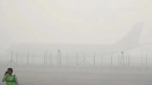 ଘନ କୁହୁଡ଼ି ପାଇଁ ଦିଲ୍ଲୀ ବିମାନ ବନ୍ଦରରୁ ଉଡ଼ି ପାରିଲାନି ୪୦ଟି ବିମାନ, ଘୁଞ୍ଚିଲା ଉଡ଼ାଣ ସମୟ