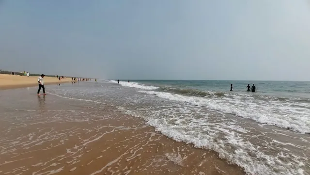 ୪ ପର୍ଯ୍ୟଟକ ବୁଡ଼ିବା ପରେ ପଦକ୍ଷେପ ନେଲା ପ୍ରଶାସନ: ପୁରୀ ବେଳାଭୂମିରେ ଲଗାଇଲା ନାଲି ପତାକା