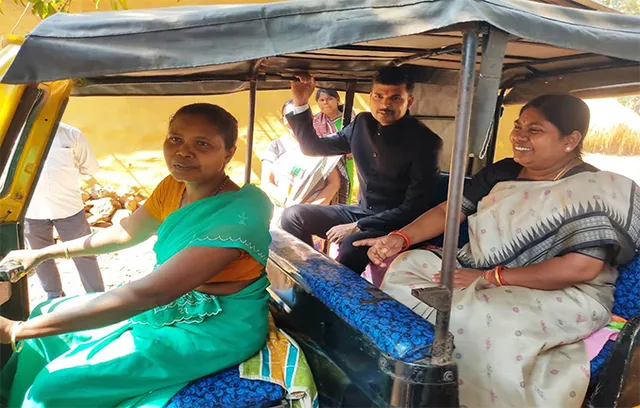 ରାଜକିଶୋରୀଙ୍କ ଅଟୋରେ ବୁଲିଲେ ମନ୍ତ୍ରୀ