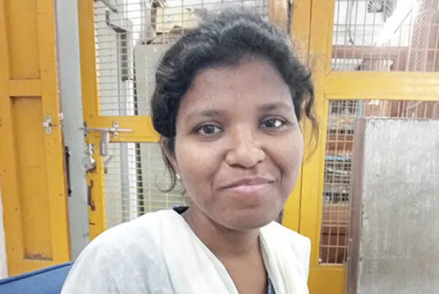 ଟ୍ରେନ୍‌ ଆଗକୁ ଡେଇଁଲେ ବ୍ୟାଙ୍କ କର୍ମଚାରୀ