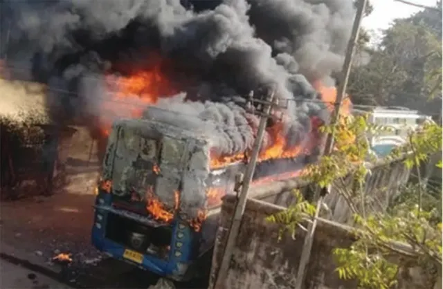 ଜଳିଗଲା ତୀର୍ଥଯାତ୍ରୀ ବସ୍‌