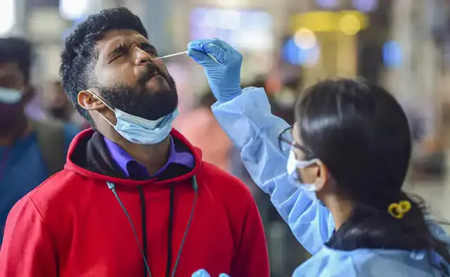 ଆଜି ଦେଶରେ ୧୩୧ ନୂଆ କୋଭିଡ୍‌-୧୯ ସଂକ୍ରମଣ; ସକ୍ରିୟ ଆକ୍ରାନ୍ତଙ୍କ ସଂଖ୍ୟା ୧,୯୪୦କୁ ହ୍ରାସ