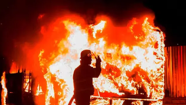 ଅଗ୍ନିକାଣ୍ଡରେ ୨ ଗାଇ ଜୀବନ୍ତ ଦଗ୍ଧ, ୫ ଗୁରୁତର