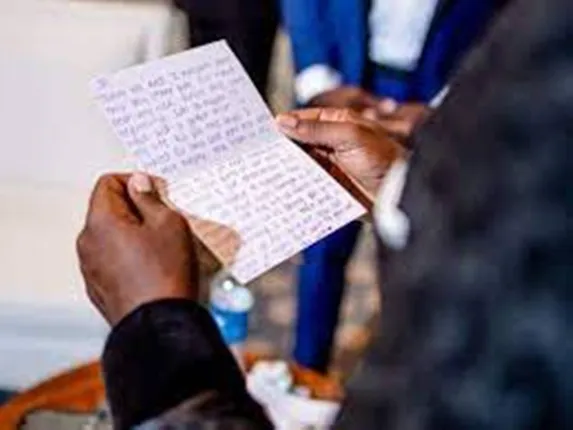 ପ୍ରେମିକାଙ୍କ ଭାବି ସ୍ବାମୀଙ୍କ ଘର ସାମ୍ନାରେ ଏଭଳି ଧମକପୂର୍ଣ୍ଣ ପୋଷ୍ଟର ଲଗାଇଲା ଯୁବକ