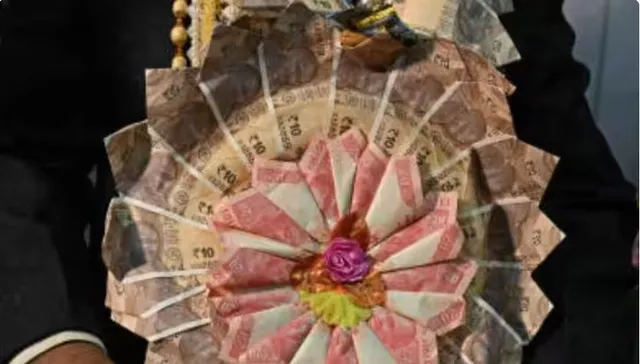 ବର ବେକରୁ ଦେଢ଼ ଲକ୍ଷ ଟଙ୍କାର ଟଙ୍କାମାଳ ନେଇ ପଳାଇଥିବା ଅଭିଯୁକ୍ତ ଅଟକ