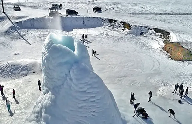 ଖୋଲା ଝରକା: ବରଫ ଆଗ୍ନେୟଗିରି