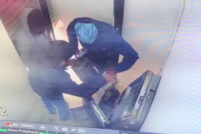 ଗୁଳି ଫୁଟାଇ ବ୍ୟାଙ୍କରୁ ସାଢ଼େ ୩ ଲକ୍ଷ ଟଙ୍କା ଲୁଟ୍‌