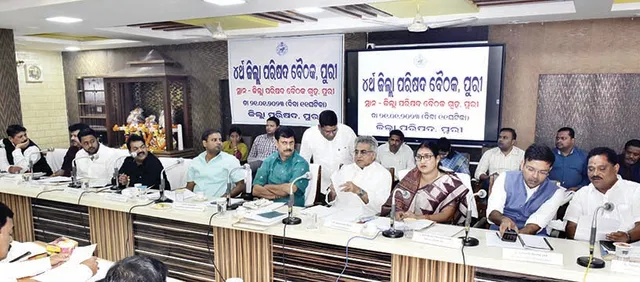 ପୁରୀ ଜିଲ୍ଲା ପରିଷଦ ବୈଠକ: ଗଣଶିକ୍ଷା ମନ୍ତ୍ରୀ - ଜିଲ୍ଲା ପରିଷଦ ସଭ୍ୟା ମୁହାମୁହିଁ
