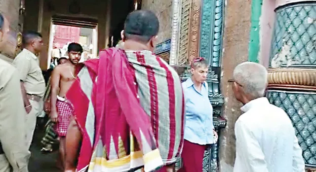 ଶ୍ରୀମନ୍ଦିରରେ ପଶିଗଲେ ବିଦେଶିନୀ