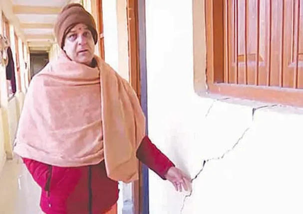 ଶଙ୍କରାଚାର୍ଯ୍ୟ ମଠରେ ଫାଟ, ଅନେକ ଲୋକ ଘର ଛାଡ଼ିବାକୁ ନାରାଜ