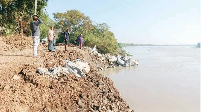 ସାଳନ୍ଦୀ ଗର୍ଭକୁ ଚାଲିଗଲା ୫୦ ଫୁଟ୍‌ର ନଦୀବନ୍ଧ, ଆତଙ୍କିତ ଅବସ୍ଥାରେ ନଦୀକୂଳ ଅଞ୍ଚଳବାସୀ