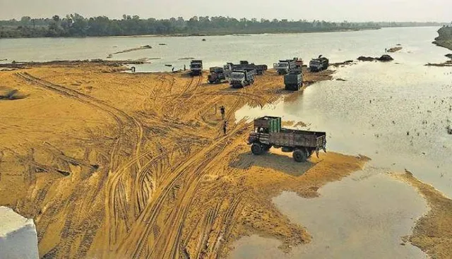 ବାଲି ମାଫିଆଙ୍କୁ ସରକାରୀ ଛାଟ, ମହଙ୍ଗା ପଡ଼ିଲା ଅନୁମତିରୁ ଅଧିକ ଚାଲାଣ