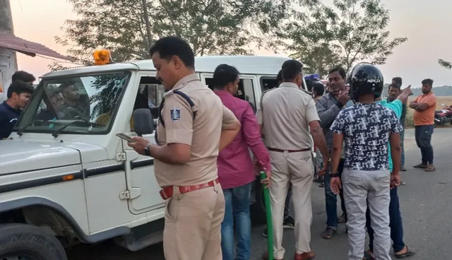 ପୁଲିସକୁ ଆକ୍ରମଣ କରି ବନ୍ଧା ହେଲେ ୪