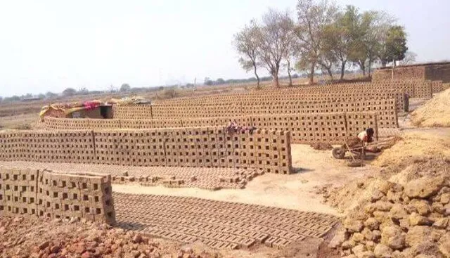 ହାଇଦ୍ରାବାଦ ଇଟାଭାଟିରେ ଶ୍ରମିକ ବନ୍ଧକ, ଉଦ୍ଧାର ପାଇଁ ପ୍ରଶାସନ ନିକଟରେ ପତ୍ନୀଙ୍କ  ଗୁହାରି