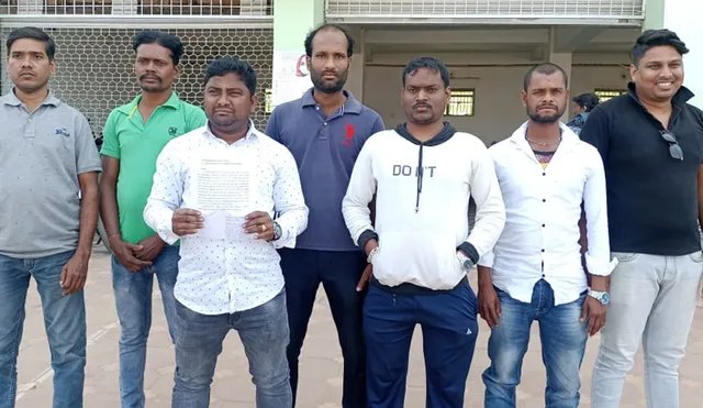 ମଦ ଦୋକାନକୁ ବିରୋଧ କରି ଜିଲ୍ଲାପାଳଙ୍କୁ ଦାବିପତ୍ର