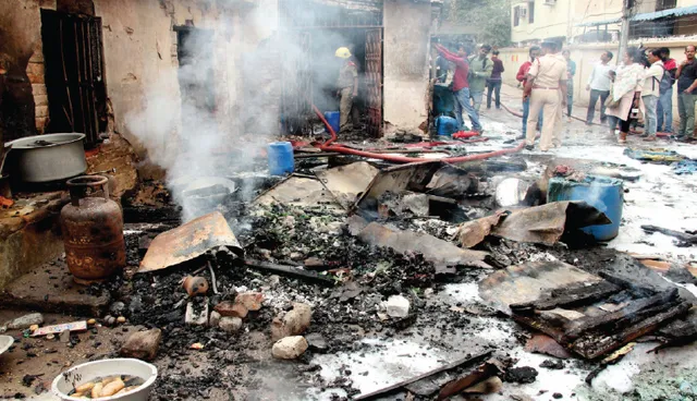 ହାଇକୋର୍ଟ-ସବ୍‌ରେଜିଷ୍ଟ୍ରାର ଅଫିସ ନିକଟରେ ଅଗ୍ନିକାଣ୍ଡ