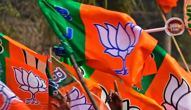 ଆବାସ ଯୋଜନା ଅନିୟମିତତା ପ୍ରତିବାଦ, ବାରଙ୍ଗ ବ୍ଲକ୍ ଅଫିସ୍‌ ଘେରିଲା ବିଜେପି