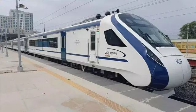 ୩ ବର୍ଷରେ ୧୦ ମାର୍ଗରେ ଚାଲୁଛି ବନ୍ଦେ ଭାରତ ଟ୍ରେନ