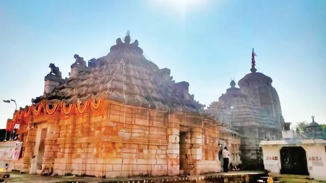 ହୋଇପାରିଲାନି ହାଣ୍ଡିଭଙ୍ଗା ଯାତ: ଖାଡ଼ା ଉପାସ କପିଳନାଥ, ଓଳିଏ ଶ୍ରୀଲିଙ୍ଗରାଜ