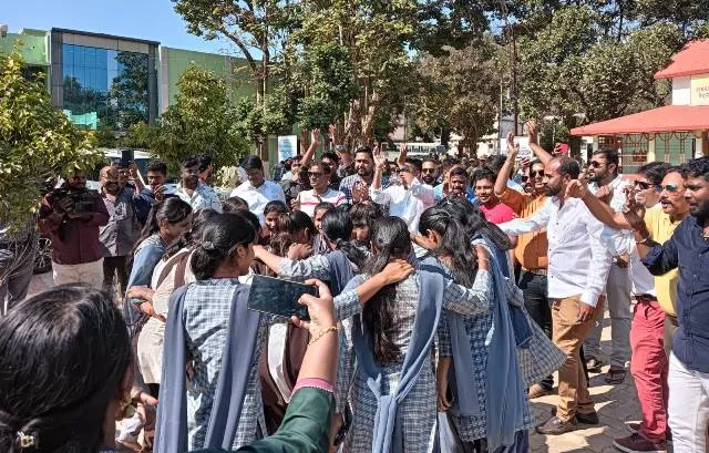 ବିଶ୍ବବିଦ୍ୟାଳୟ ମାନ୍ୟତା ପାଇଲା ବିକ୍ରମ ଦେବ ସ୍ବୟଂଶାସିତ କଲେଜ, ଖୁସିରେ ନାଚିଲେ ଛାତ୍ରଛାତ୍ରୀ