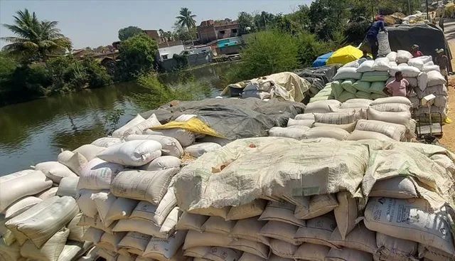 ସରିଗଲା ଟାର୍ଗେଟ, ମଣ୍ଡିରେ ଧାନ ରଖି ଚିନ୍ତାରେ ଚାଷୀ