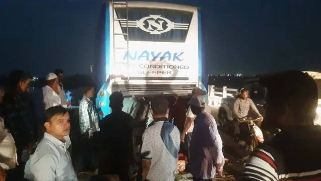 ବସ୍‌ରେ ନିଆଁ, ବର୍ତ୍ତିଲେ ଯାତ୍ରୀ