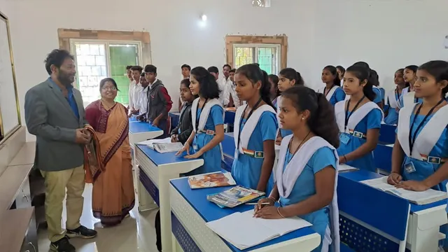 ଓୟୁଏଟି ଡିନ୍‌ଙ୍କ ଦହ୍ୟା ହାଇସ୍କୁଲ ପରିଦର୍ଶନ