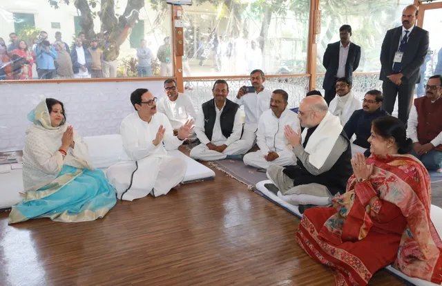 ଦେଓଘର ଯାଇ ସତସଙ୍ଗର ଆଚାର୍ଯ୍ୟଦେବଙ୍କୁ ସାକ୍ଷାତ କଲେ କେନ୍ଦ୍ର ଗୃହ ମନ୍ତ୍ରୀ ଅମିତ ଶାହା