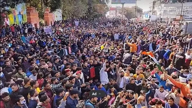 ଉତ୍ତରାଖଣ୍ଡ ଲୋକସେବା ଆୟୋଗରେ ସଂସ୍କାର ଦାବିରେ ପ୍ରାର୍ଥୀଙ୍କ ହିଂସାତ୍ମକ ବିକ୍ଷୋଭ, ଲାଠି ଚଳାଇଲା ପୁଲିସ୍