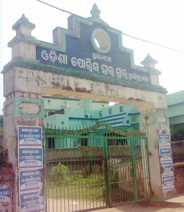 ଇଏ କି ପ୍ରକାର ସ୍ମାର୍ଟ ସ୍କୁଲ୍‌? ପୁଲିସ ହାଇସ୍କୁଲ୍‌ରେ ଶିକ୍ଷକ, ଶ୍ରେଣୀଗୃହ ଅଭାବ; ଖେଳପଡ଼ିଆ ନାହିଁ