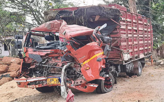 ରାଜପଥରେ ଗଲା ୭ ଜୀବନ, ଦୁର୍ଘଟଣାଗ୍ରସ୍ତ ଟ୍ରକ୍‌କୁ  ଧକ୍କା ଦେଲା ଆଇଚର