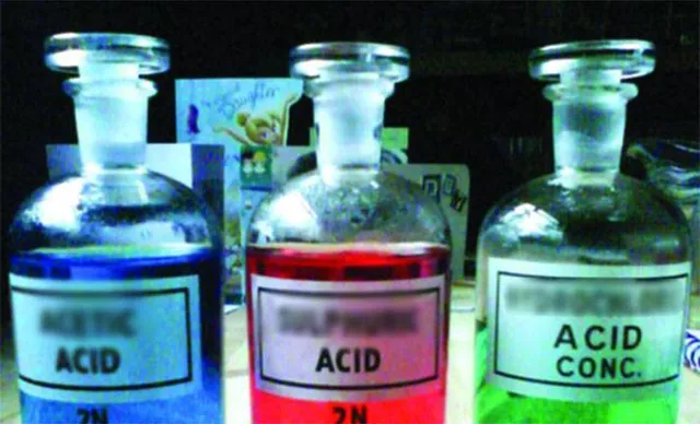 ବରଗଡ଼ ଜିଲ୍ଲାର ବିଭିନ୍ନ ଅଞ୍ଚଳରେ ବେଆଇନ୍ ଏସିଡ୍ ବିକ୍ରି