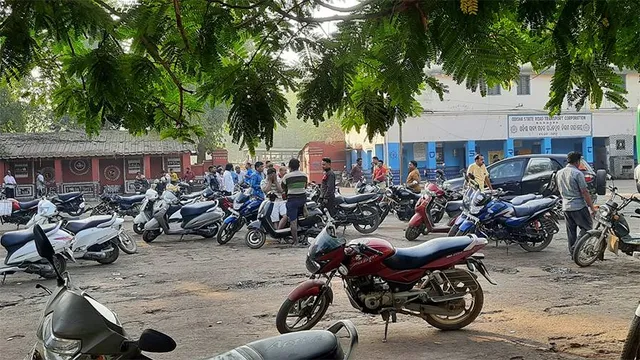 ସରକାରୀ ବସ୍‌ଷ୍ଟାଣ୍ଡ ନା ସ୍ମୋକିଂ ଜୋନ୍ ?