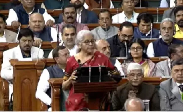 ଲୋକସଭାରେ ବଜେଟ୍‌ ଉଦ୍‌ବୋଧନ ଆରମ୍ଭ କଲେ ନିର୍ମଳା ସୀତାରମଣ