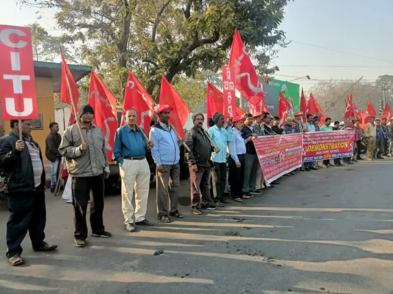 ଠିକା ଶ୍ରମିକ ଶୋଷଣ ପ୍ରତିବାଦରେ ବିକ୍ଷୋଭ