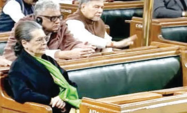 ଖରାପ ପାଗ ପାଇଁ କାଶ୍ମୀରରେ ଫସିଛନ୍ତି କଂଗ୍ରେସ ନେତା: ମିଳିତ ଅଧିବେଶନରେ ଏକାକି ବସିଥିଲେ ସୋନିଆ