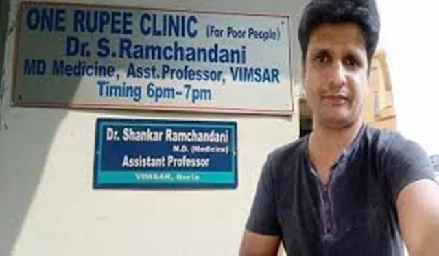 ନିଜ ଗାଡ଼ିକୁ ରୋଗୀଙ୍କ ସେବାରେ ସମର୍ପିତ କରି ଡାକ୍ତର ‌ଲେଖିଛନ୍ତି, ‘ମୁଁ ଡାକ୍ତର, ଜରୁରୀ ସ୍ବାସ୍ଥ୍ୟଗତ ସମସ୍ୟା ହେଲେ ମୋତେ ଅଟକେଇ ପାରିବେ।’