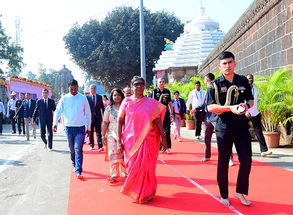 ଲିଙ୍ଗରାଜ ମହାପ୍ରଭୁଙ୍କୁ ଦର୍ଶନ କଲେ ରାଷ୍ଟ୍ରପତି