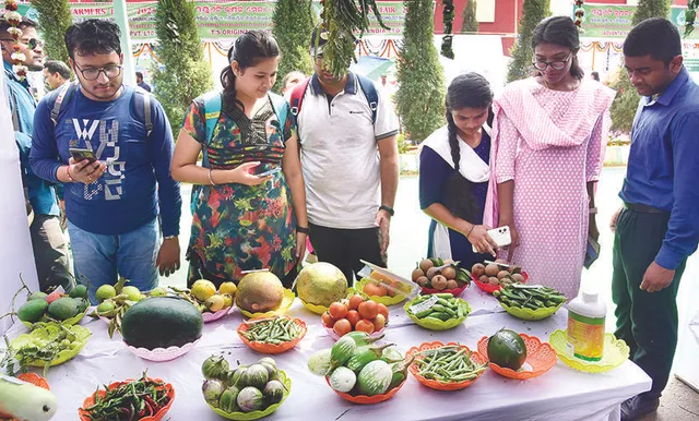 ଓୟୁଏଟିରେ ଦୁଇ ଦିନିଆ କୃଷକ ମେଳା: ବିଭିନ୍ନ ଯୋଜନା ଜରିଆରେ ଚାଷୀଙ୍କ ଆୟ ବଢ଼ାଯାଇ ପାରିବ