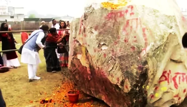 ନେପାଳରୁ ଆସି ଅଯୋଧ୍ୟାରେ ପହଞ୍ଚିଲା ୬୦୦ ଲକ୍ଷ ବର୍ଷ ପ୍ରାଚୀନ ଦୁଇଟି ଦୁର୍ଲଭ ଶାଳଗ୍ରାମ ଶିଳାଖଣ୍ଡ