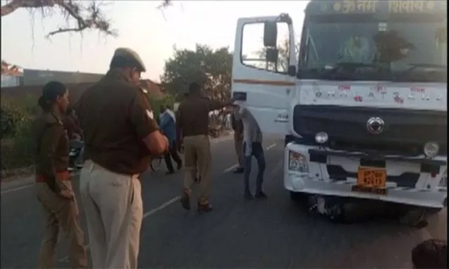 ସ୍କୁଟିକୁ ଧକ୍କା ଦେଇ ଘୋଷାରି ନେଲା ଟ୍ରକ୍; ୬ ବର୍ଷର ଶିଶୁ ଓ ଜେଜେବାପା ମୃତ