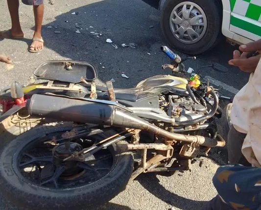 ବାଇକକୁ ପିଟିଲା ଟ୍ରକ୍: ପ୍ରାଣ ହରାଇଲେ ବାପ ଓ ପୁଅ