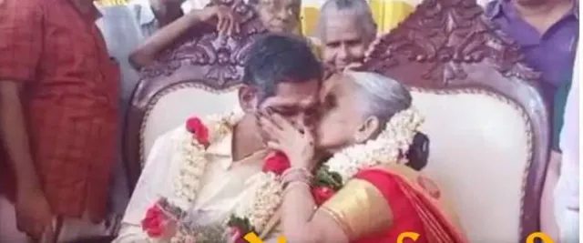 ୬୦ବର୍ଷ ବୟସରେ ସ୍ବାମୀଙ୍କ ସହାୟକ ଭାବେ କାମ କରୁଥିବା ବ୍ୟକ୍ତିଙ୍କ ପ୍ରେମରେ ପଡ଼ି ବୃଦ୍ଧାଶ୍ରମରେ ବିବାହ କ‌ଲେ ବୃଦ୍ଧା
