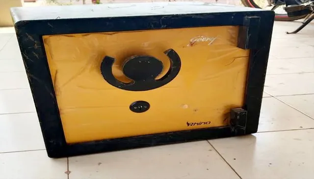 ବିଲ ଭିତରୁ ଟଙ୍କା ବାକ୍ସ ଉଦ୍ଧାର