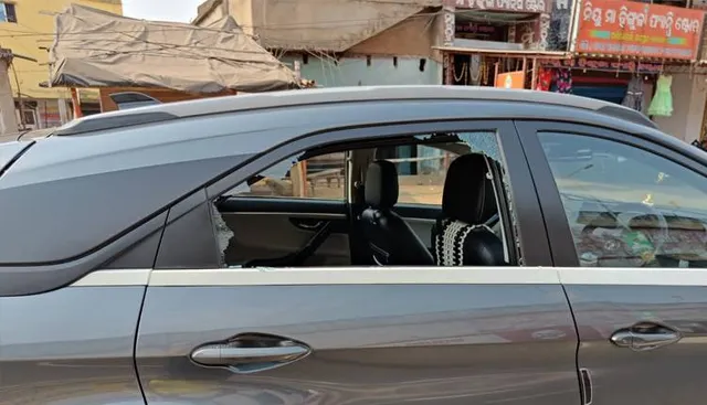 କାର କାଚ ଭାଙ୍ଗି ଲକ୍ଷାଧିକ ଟଙ୍କାର ସାମଗ୍ରୀ ଲୁଟ୍‌