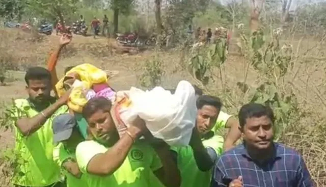 ଆସିଲେନି ପରିବାର, କାନ୍ଧ ଦେଲେ ସରପଞ୍ଚ ଓ ଯୁବଗୋଷ୍ଠୀ